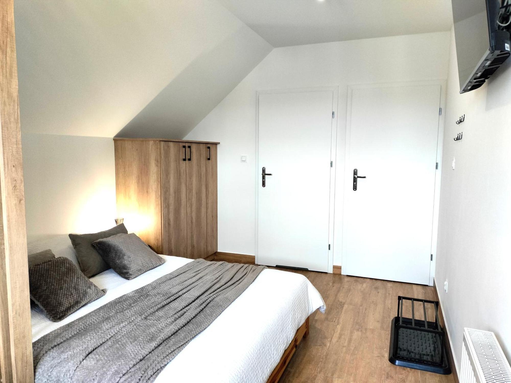 Agroturystyka Jodlowa - Rodzinne Apartamenty W Centrum Gor Swietokrzyskich - Sala Zabaw, Zwierzeta, Bilard Krajno-Zagorze Bagian luar foto
