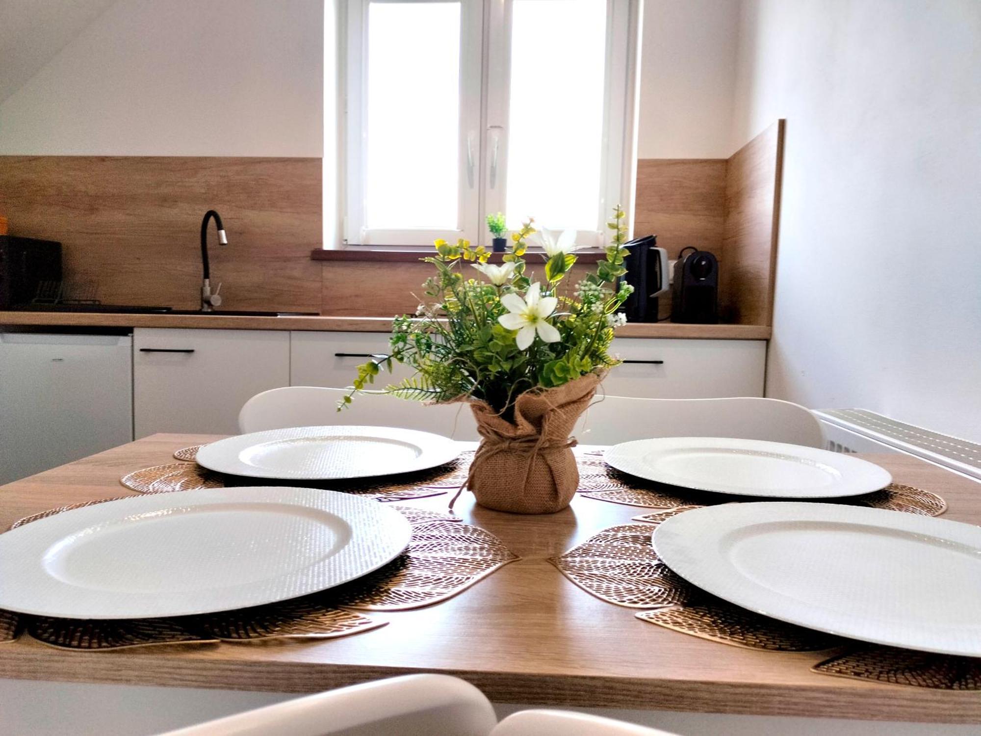 Agroturystyka Jodlowa - Rodzinne Apartamenty W Centrum Gor Swietokrzyskich - Sala Zabaw, Zwierzeta, Bilard Krajno-Zagorze Bagian luar foto