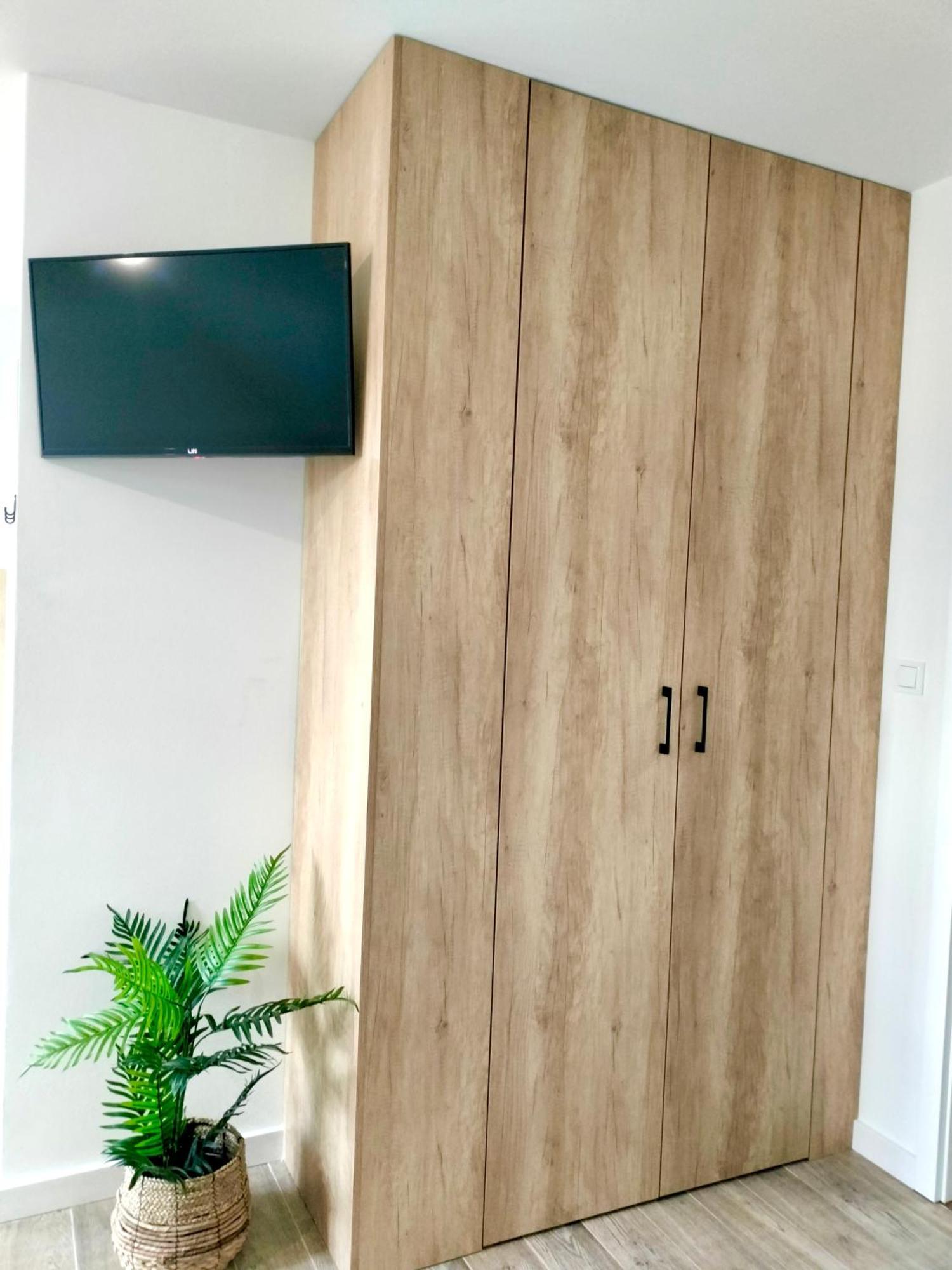 Agroturystyka Jodlowa - Rodzinne Apartamenty W Centrum Gor Swietokrzyskich - Sala Zabaw, Zwierzeta, Bilard Krajno-Zagorze Bagian luar foto