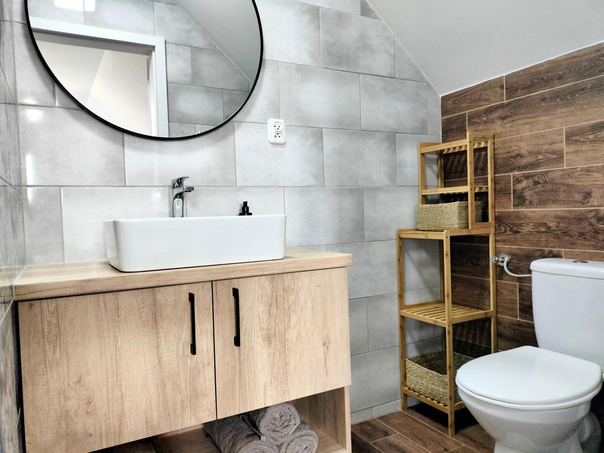 Agroturystyka Jodlowa - Rodzinne Apartamenty W Centrum Gor Swietokrzyskich - Sala Zabaw, Zwierzeta, Bilard Krajno-Zagorze Bagian luar foto